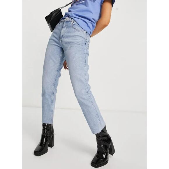 Topshop Light Wash Denim Raw Hem Straight Leg Jeans Womens Size 26/32 Mid Rise - Picture 1 of 9